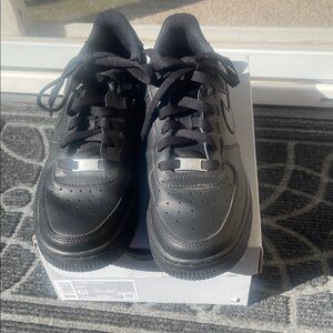 Black Air Force 1 LE Sneakers